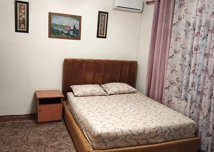 农家乐 Cosy House 地拉那